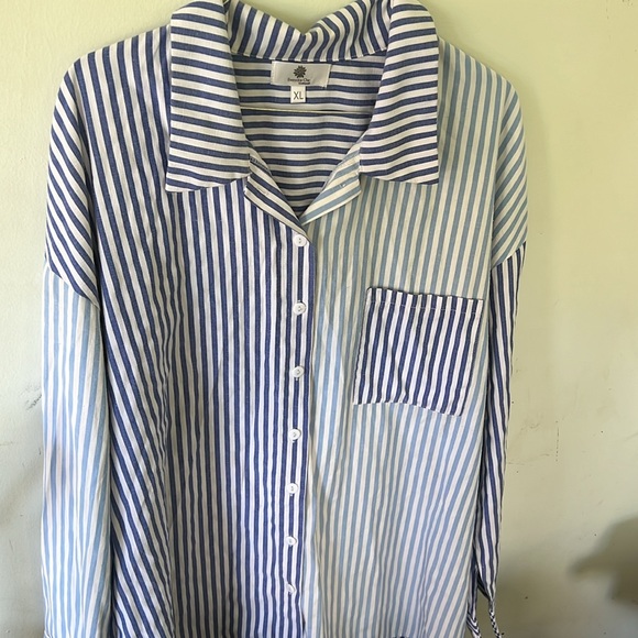 Everyday Chic Boutique Striped Blue Blouse Button up - Picture 8 of 8